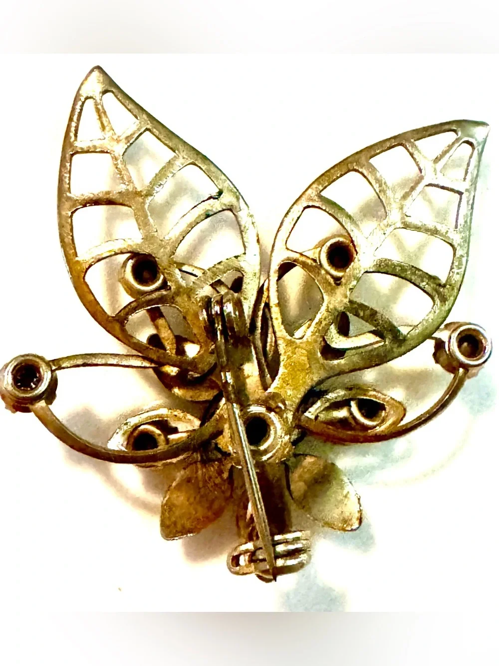 Vintage-Inspired Gold Leaf Floral Brooch with Emerald Center